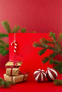 圣诞装饰品松树带复制空间的礼物的圣诞装饰季节贺卡派对图片