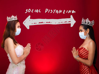 两场选美小姐选美比赛通过佩戴防护面罩钻石王冠图片
