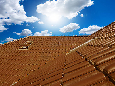 独户住宅的陶瓷屋顶图片