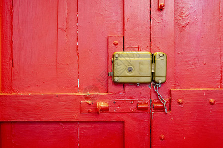 带手动锁的旧红门图片