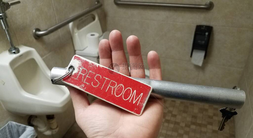 厕所内部的红洗手间钥图片