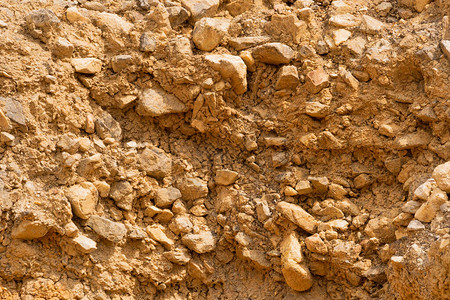石灰红色峡谷的沙墙因缺水而干图片