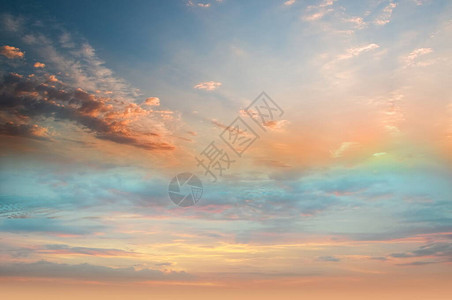 海上日落热带蓝色粉天空黄色云彩天际线背景图片