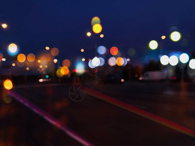 城市汽车交通的灯光道路模糊图片