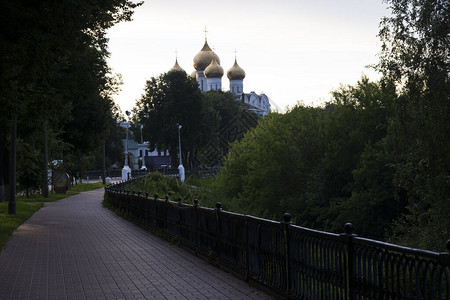 旧俄罗斯城市与寺图片