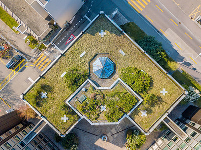 城市住宅区屋顶花园的图片