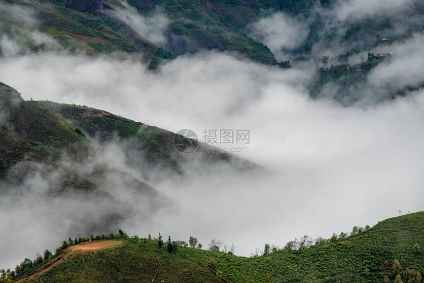 TaXua是越南北部著名的山脉全年图片