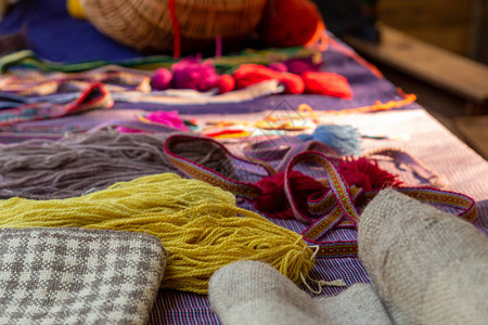 黄色结衣羊毛编织的手工制作织物爱好针线工作图片