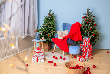 圣诞树下面的礼物新年礼物包背景图片