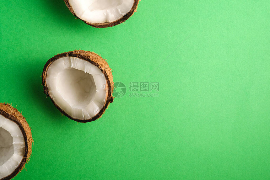 绿色平原背景的椰子水果抽象食物热带概念顶图片