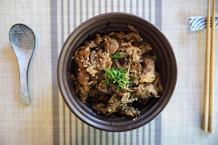 日本牛肉饭碗关闭了日本图片