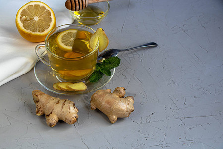 加柠檬的姜茶增加体重减肥治疗寒冷附近有新鲜图片
