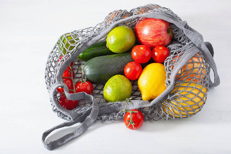 网兜中的水果蔬菜图片