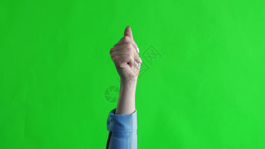 音键素材在绿色屏幕上竖起大拇指手势像积极情绪一样的认可符号素材包含纯绿色而不是Alpha通道轻松抠像手竖起大拇指的手势背景