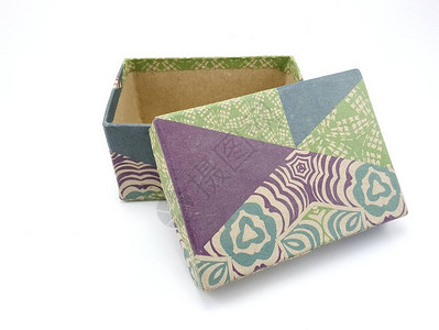 紫色和绿色小纸箱盖以将图片