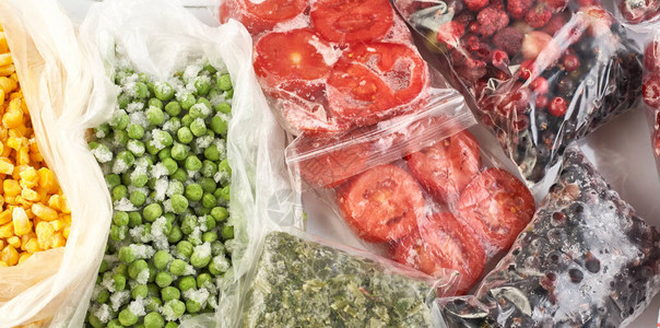 冻浆果蔬菜玉米青豆冰柜里的西红背景图片