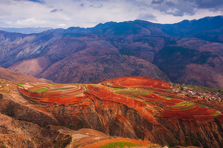 东川红土地上奇幻的风景背景图片