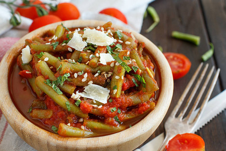 法式豆子和西番茄汤紧图片