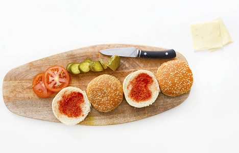 汉堡芝麻面包奶酪黄瓜番茄的配料图片