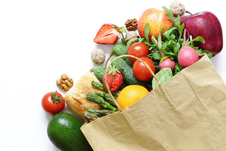 纸袋中的蔬菜水果图片