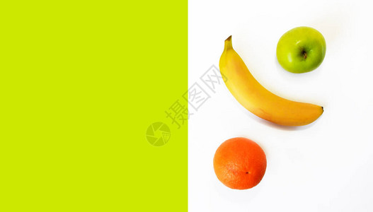 新鲜的天然水果橙子和香蕉图片