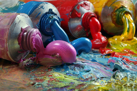 调色板上的艺术油画颜料的管子五颜六色的艺术油漆顶视图图片