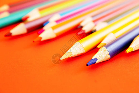 彩色的彩色铅笔图片