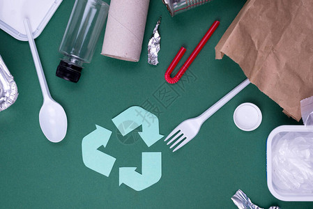 再利用减少塑料纸张和聚乙烯废物的再循环平板固定概念含有回收符图片