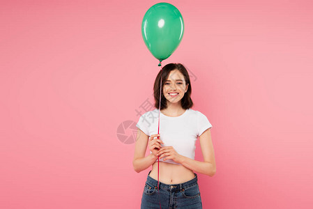 带着绿色气球的美丽微笑的女孩图片