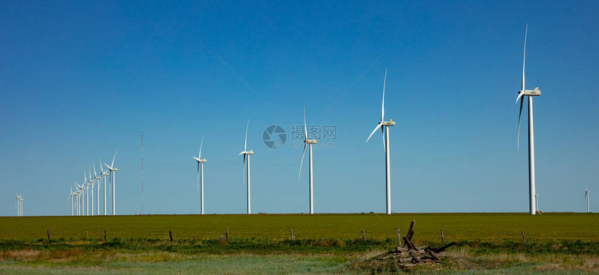 风力涡轮机绿色田地的替代能源工厂阳光明媚的图片