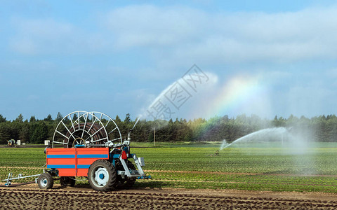 压水机干旱时期的农业作物灌溉可用水机a背景
