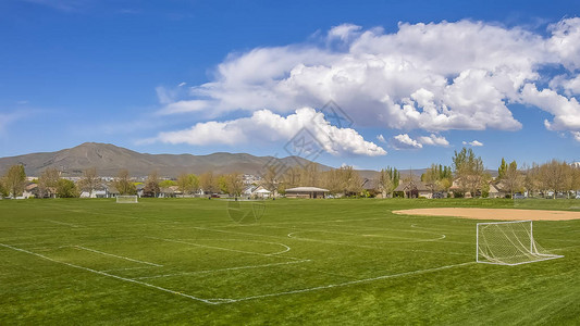 全景框架足球场和棒球场图片