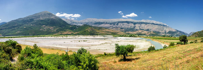 阿尔巴尼亚Gjirokastra附近的阿图片