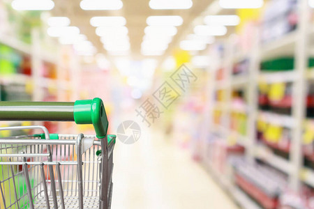 空绿色超市购物车抽象模糊的杂货店铺过图片