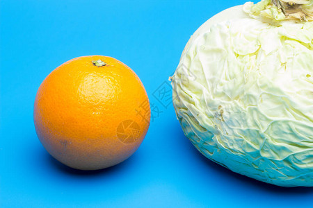柑橘和冬季蔬菜橙色与淡绿色橙色和卷心菜冬季健康和健康产品图片