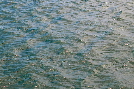 太阳中的海洋波格利森美丽的绿色和蓝色的图片