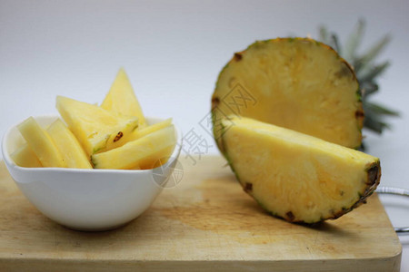 美味的鲜切黄菠萝图片
