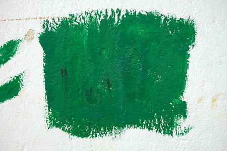 绿漆画在古龙盖水泥图片