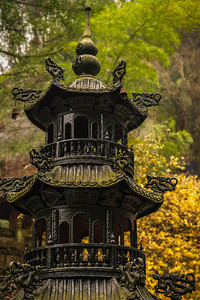 在建筑群内一座寺庙中建造一个烧图片