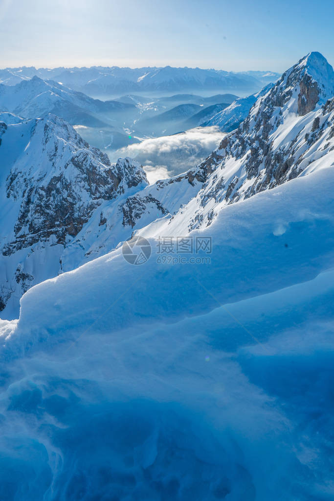 美丽雪山的宁静拍摄图片