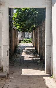 狭窄的人行道简单的住房和小企业的胡同网络狭窄的小巷图片