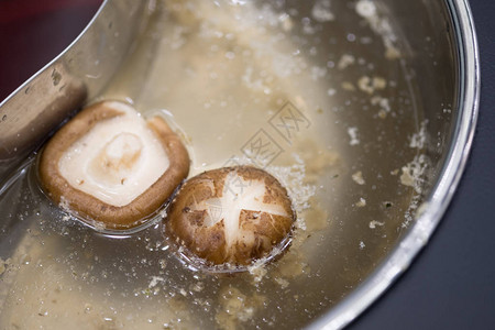 热锅自助餐蘑菇汤图片