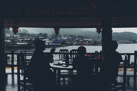 蓄水村背景图片