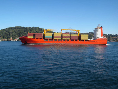装载集装箱的货船土耳其图片