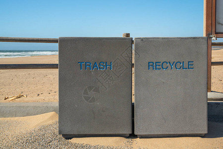 垃圾和回收海滩上的豆子环境保护污染回收和丢弃垃图片