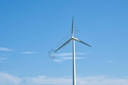 反对蓝天的风力涡轮机风电能源概念用于气候保护图片