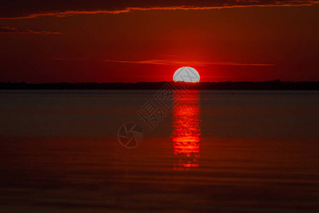 日落时的海景图片