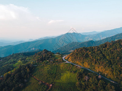 傍晚的山上风景山景图片