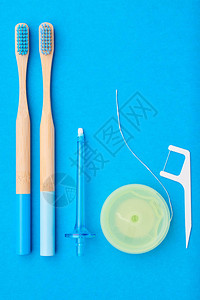 蓝底顶视镜上的牙刷和口腔护理工具复制了平板空间牙科护理牙科卫图片
