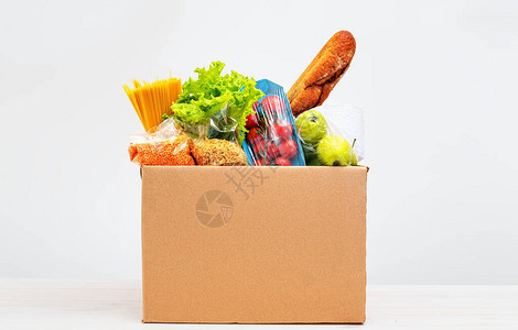 纸板盒中蔬菜水果食材图片